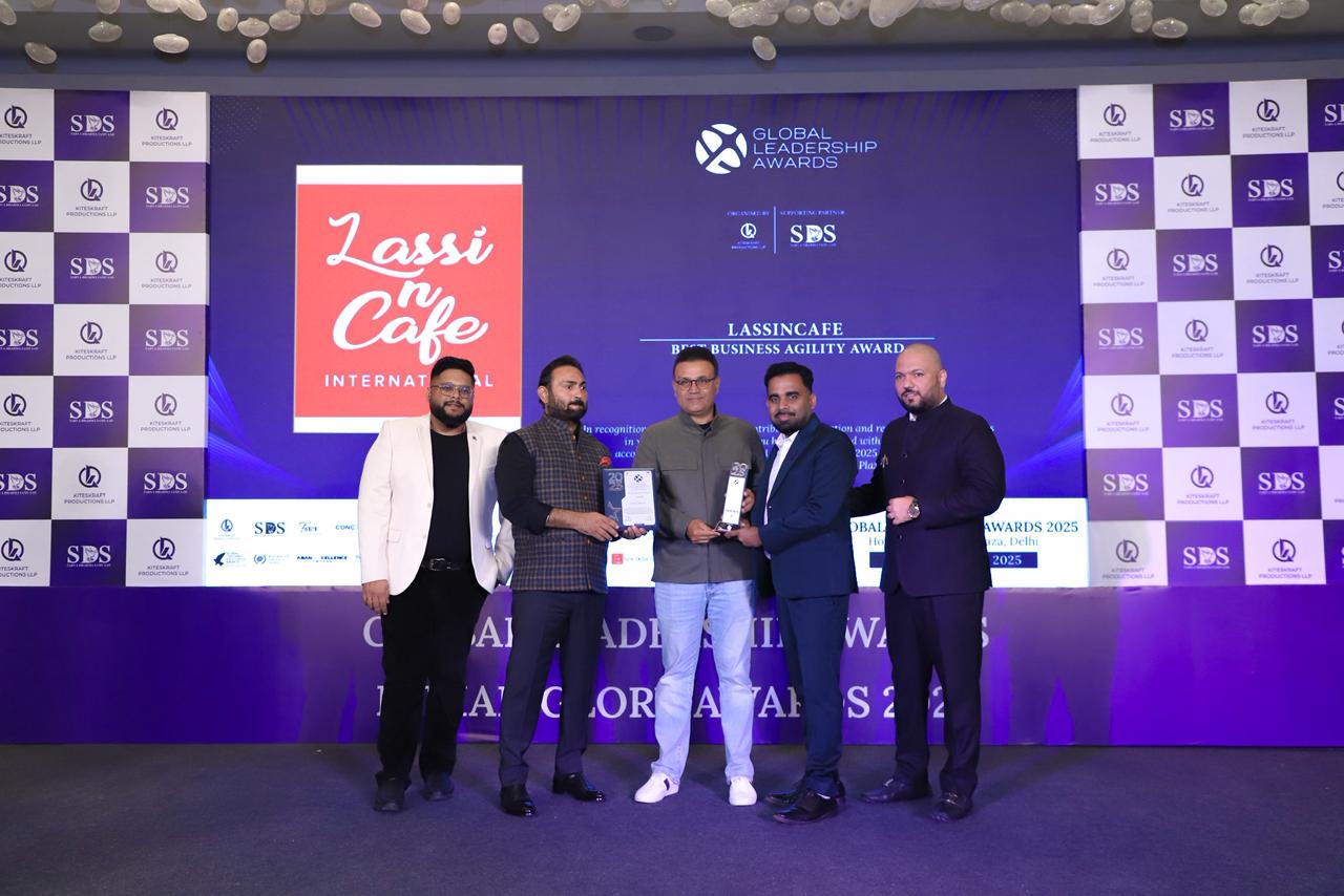 Virender Sehwag Presents 2025 Awards to Shafeeque Karwar of LassiNCafe